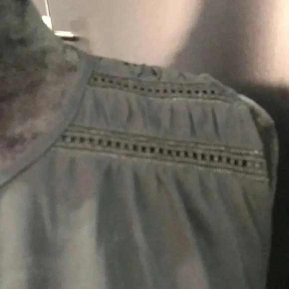 LOFT V-neck keyhole tie,cut out detail shoulder, sleeveless tunic,tank top - Picture 2 of 11